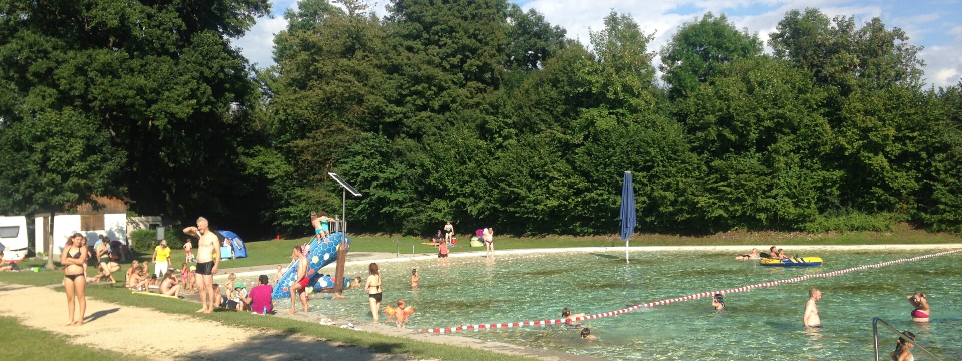 Camping und Schwimmbad am Rhein